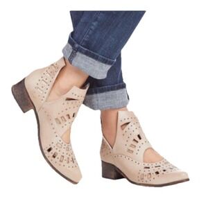 Sbicca Vintage Collection Navarro Leather Ankle Booties 8.5 Tan Studded Retro